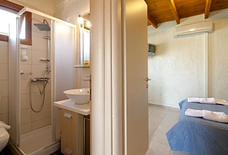  Family Room with Pool View