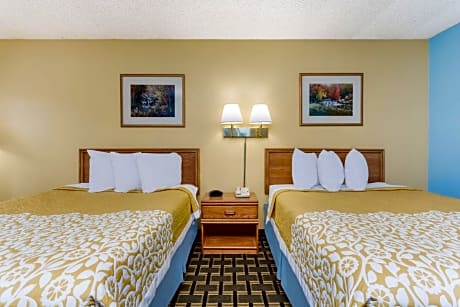 Queen Room with Two Queen Beds - Mobility Access/Smoking