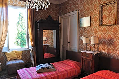 Triple Room with Shared Bathroom