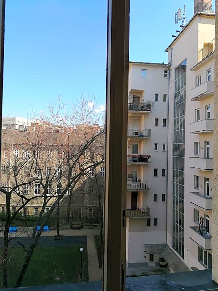 Bauhaus Astoria Hostel