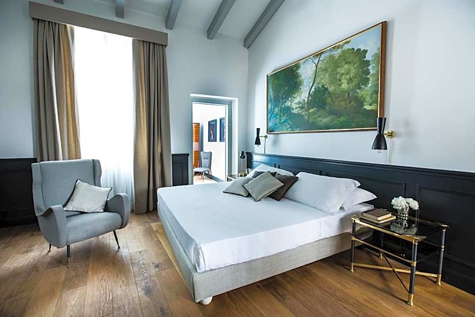 Soprarno Suites