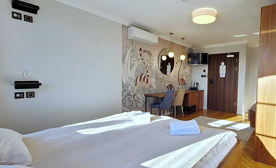 Forrest Apartments & Hostel