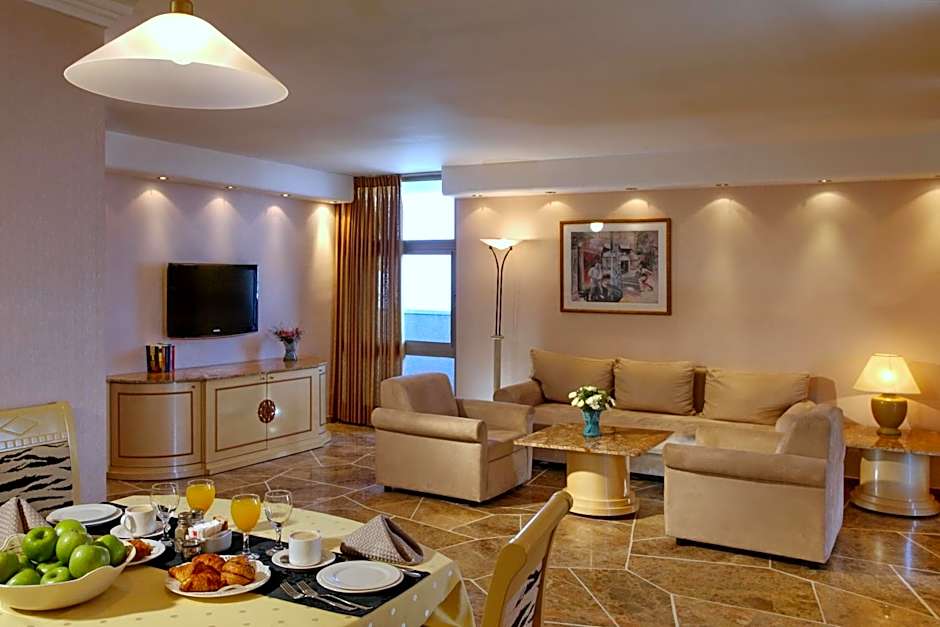 The Seasons Hotel -Studio & Suite