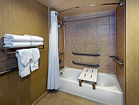 2 Queen Standard Communication Accessible Tub