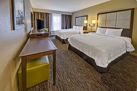 2 Queens Mobility/Hearing Access Tub Nosmok