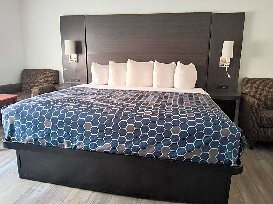 Chicago Club Inn & Suites