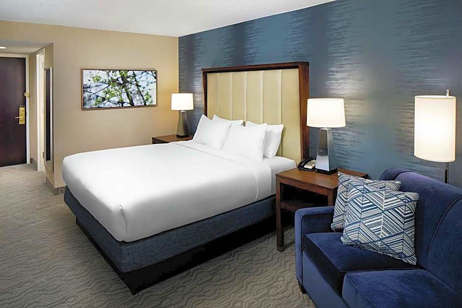 DoubleTree by Hilton Nashua