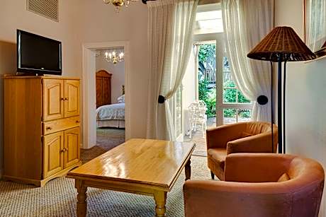 Suite, 1 Double, Garden view