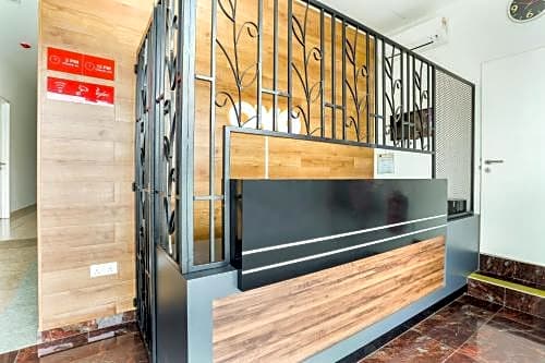 OYO 89677 Sunflower Hotel