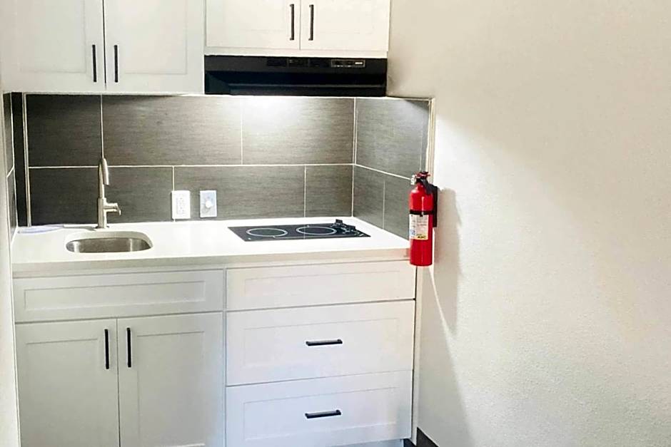 Quality Inn & Suites near Robins Air Force Base