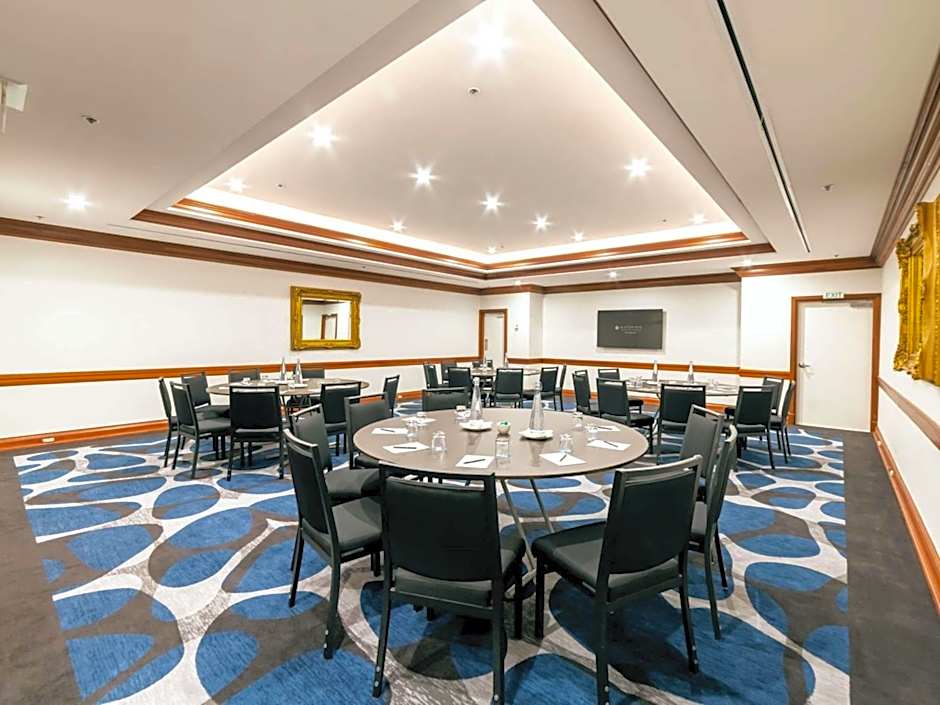 Pullman Cairns International