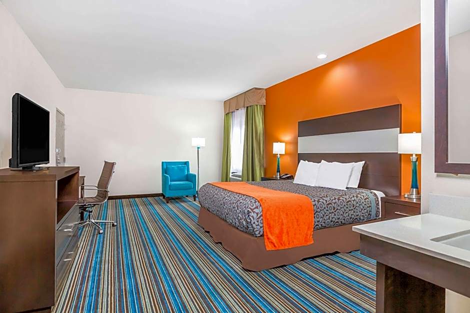 Days Inn & Suites by Wyndham Katy