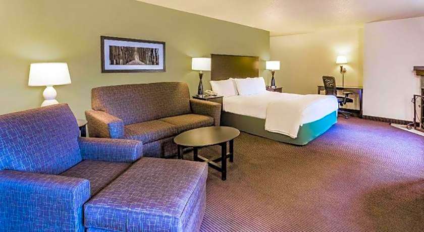 AmericInn by Wyndham Hampton
