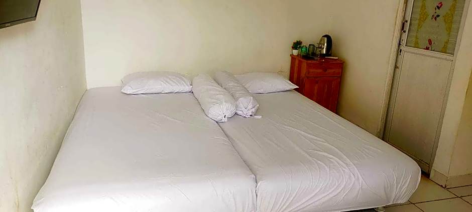 EXPRESS O 91277 Atiq Homestay Syariah