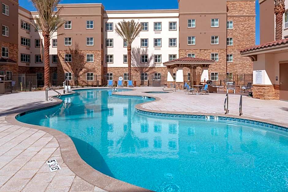 Holiday Inn Express and Suites Gilbert - East Mesa By IHG