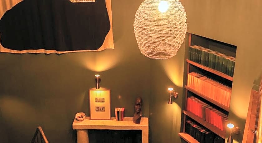 Zorba&Bond Hotel on the 8th