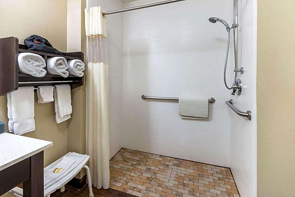 La Quinta Inn & Suites by Wyndham Artesia