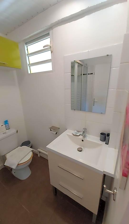 Au Petit Canal Fleuri