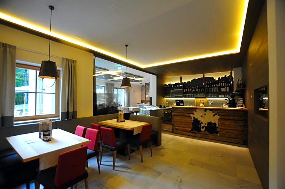 Chalet Tovel - Mountain Lake