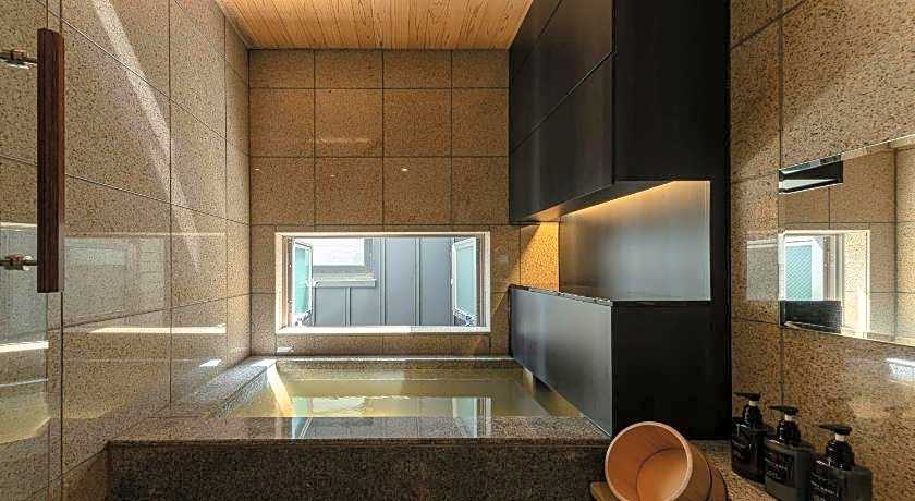 OTARU RETREAT by Onko Chishin