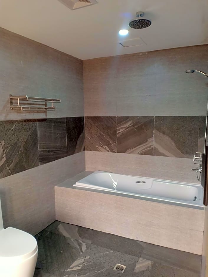 La Gensol Plaza Hotel