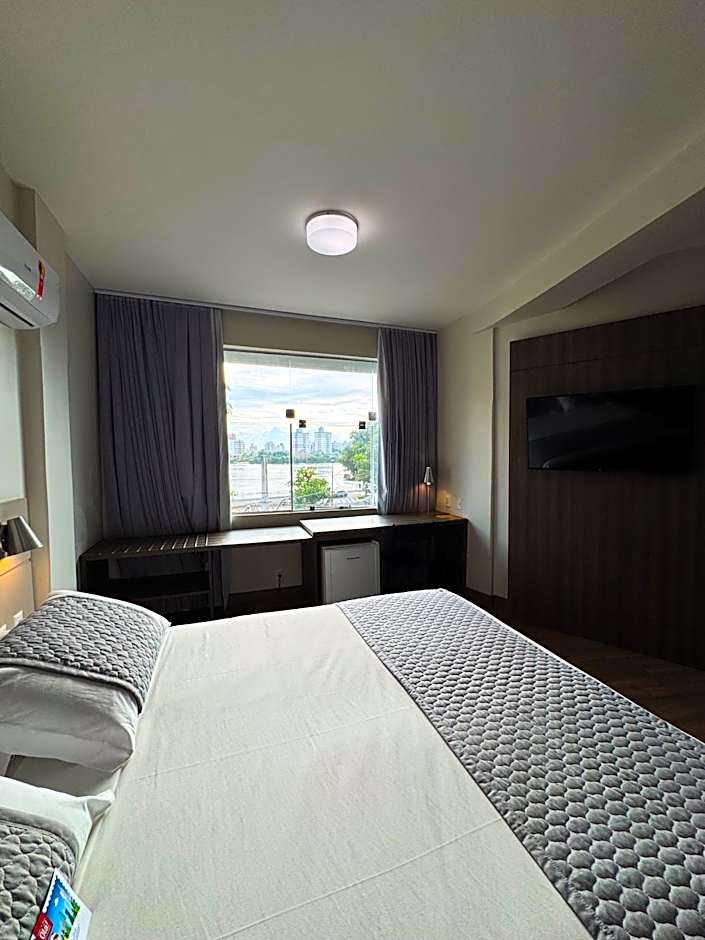 Hotel Valerim Itajaí / Navegantes