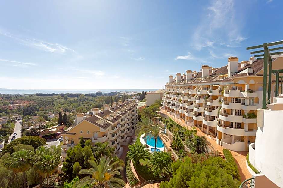 Señorío de Aloha Apartahotel