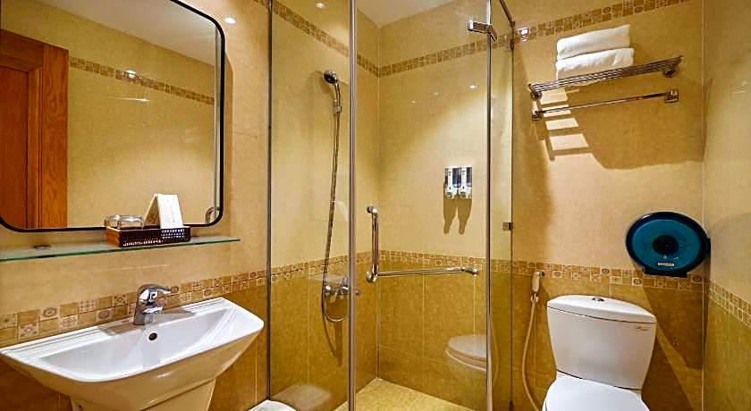 Bin Bin Mimosa Hotel - Near Tan Son Nhat Airport 