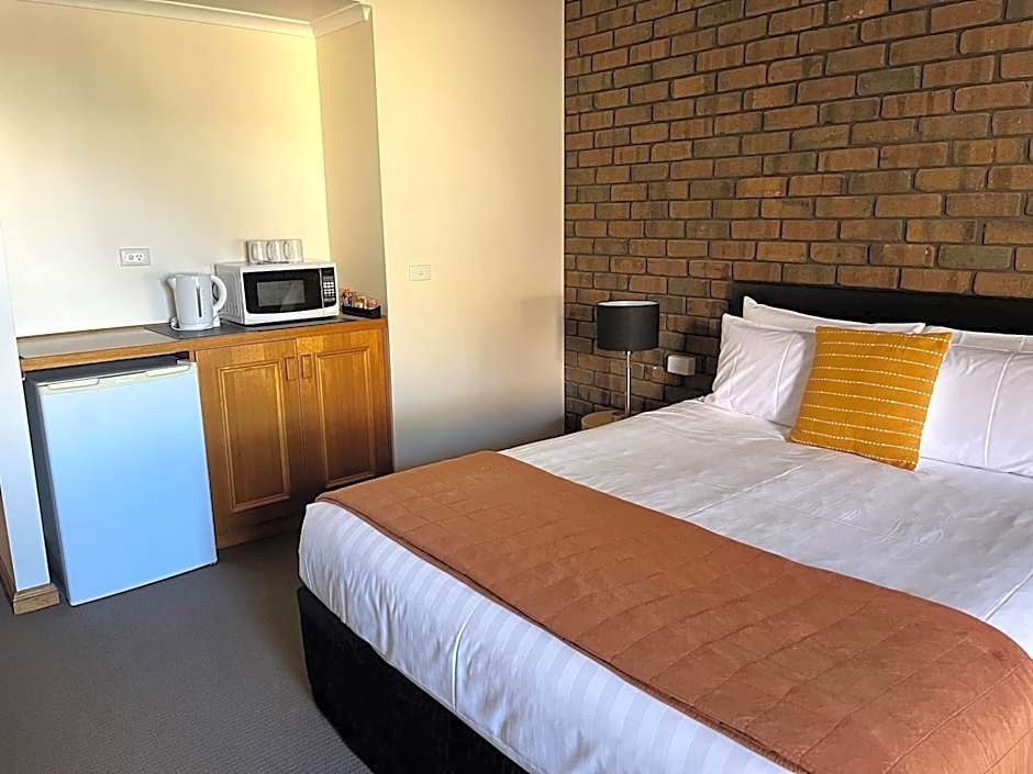 City Colonial Motor Inn