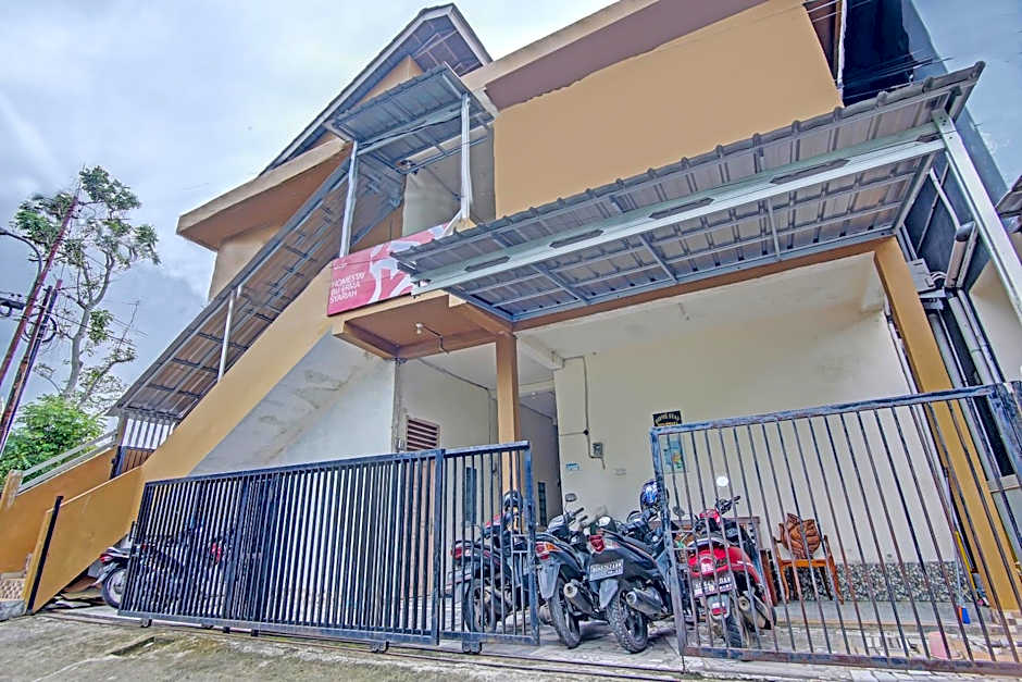 OYO Life 91268 Homestay Bu Erma Syariah
