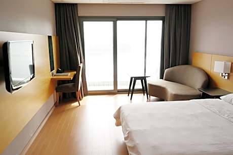 Standard Double Room with Lake View