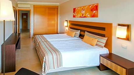 One-Bedroom Apartment with Sea View