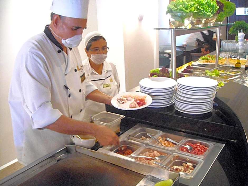 Ramada Plaza by Wyndham Leon