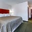 Super 8 by Wyndham St Charles
