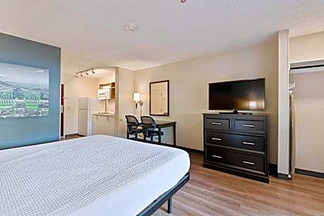 Studio with 1 King Bed - Non-Smoking