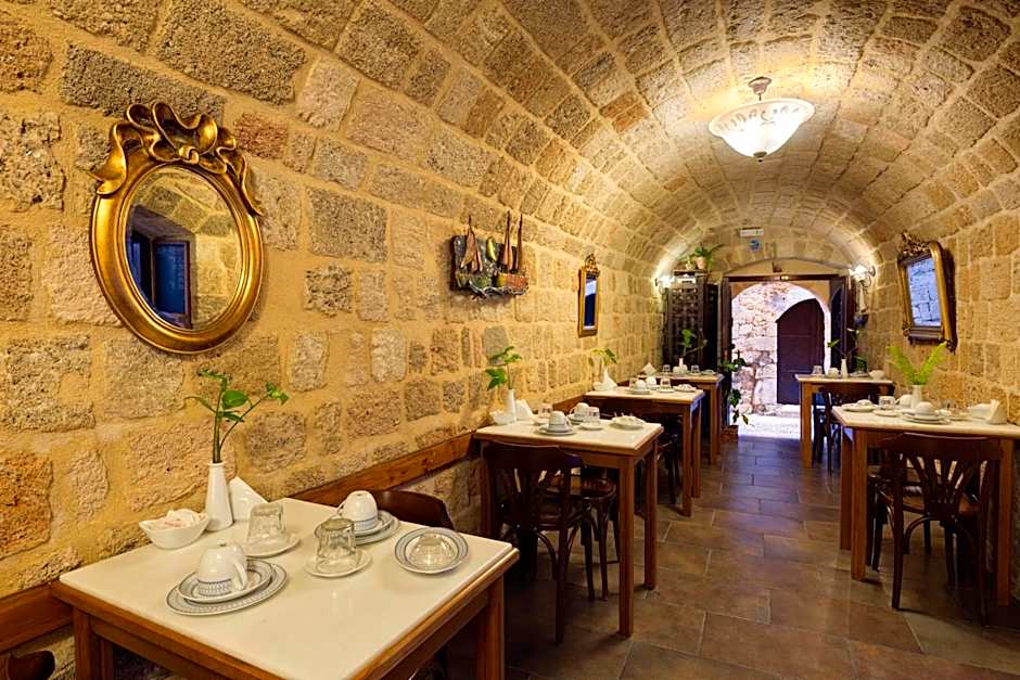 Camelot Traditional & Classic Hotel