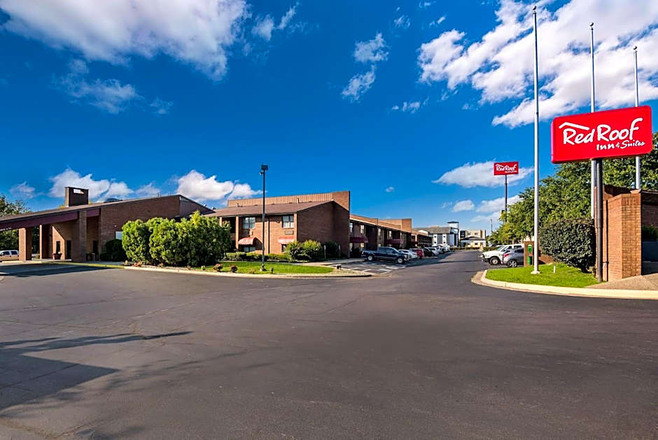 Red Roof Inn & Suites Lexington - Hamburg