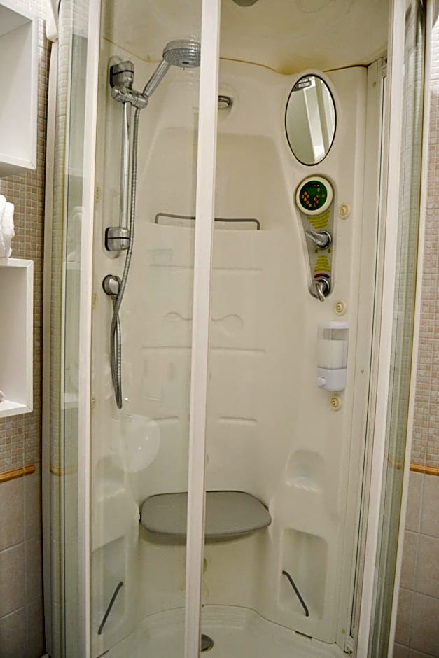 MR Living Bed & Breakfast