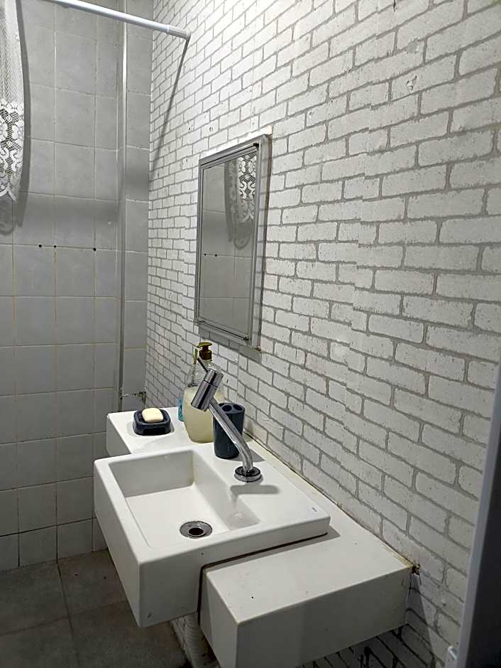 Kitnet Boqueirão lado da praia