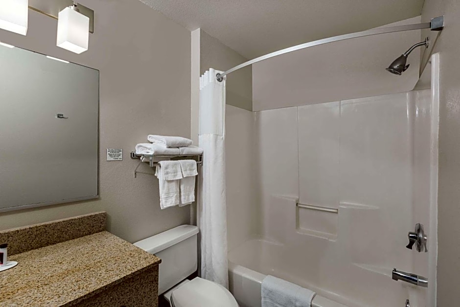 Ramada by Wyndham Platte City KCI Airport
