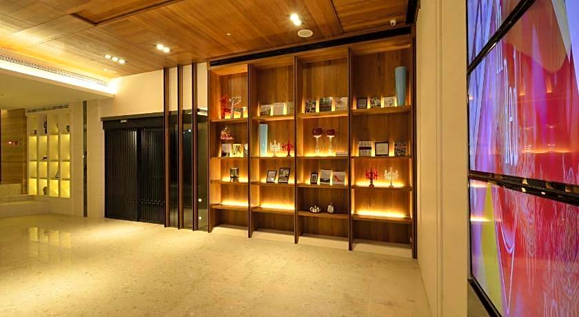 Amici Hotel Six Star Hostel