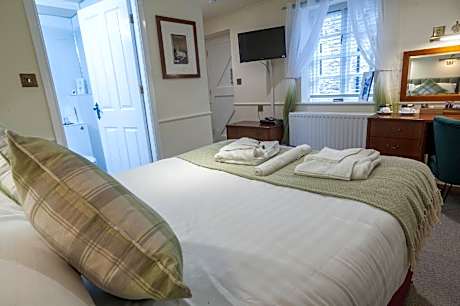 double room-ensuite with shower