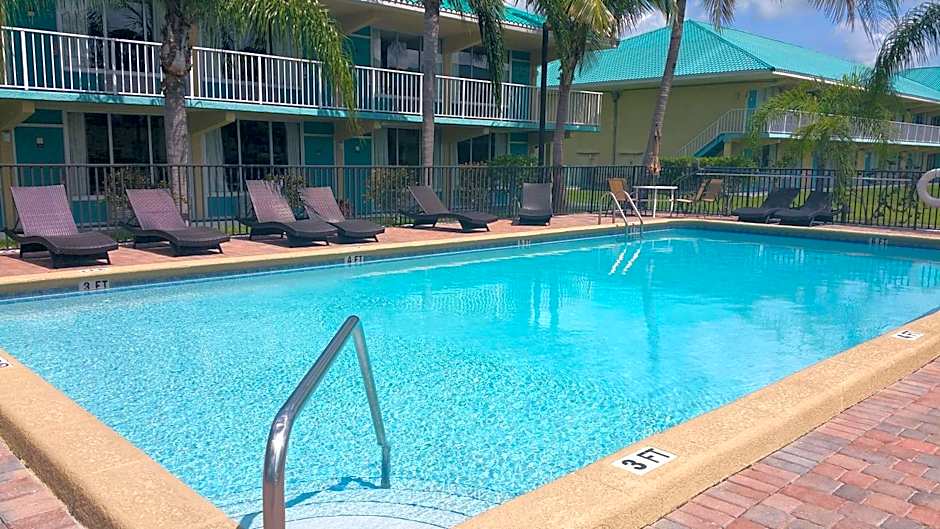 Days Inn & Suites by Wyndham Fort Pierce Midtown