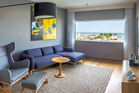 Sea View Suite, 1 Bedroom Suite, 1 King, Sea view, Top floor