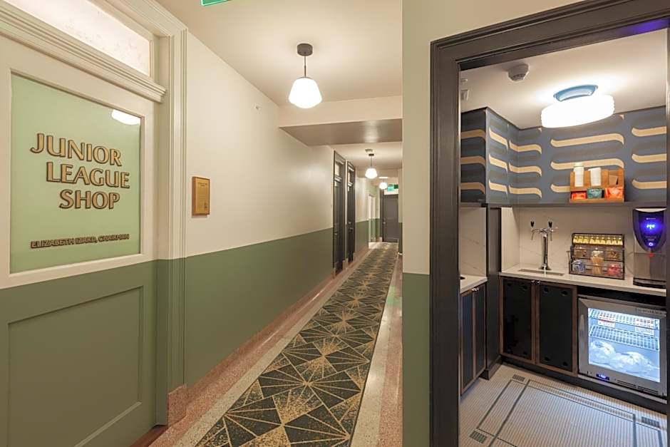 Flat Iron Hotel
