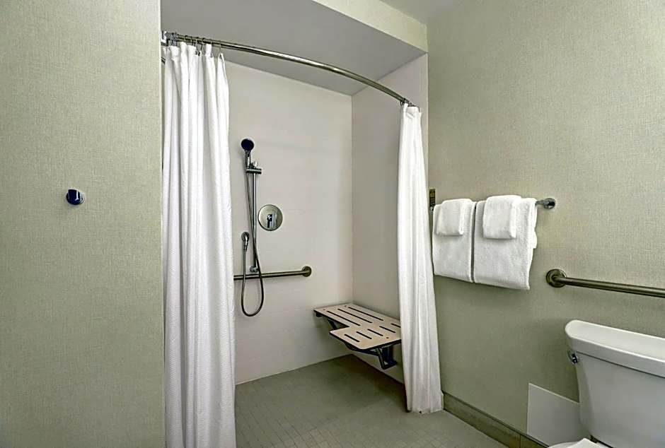 Holiday Inn Express Whitby Oshawa By IHG