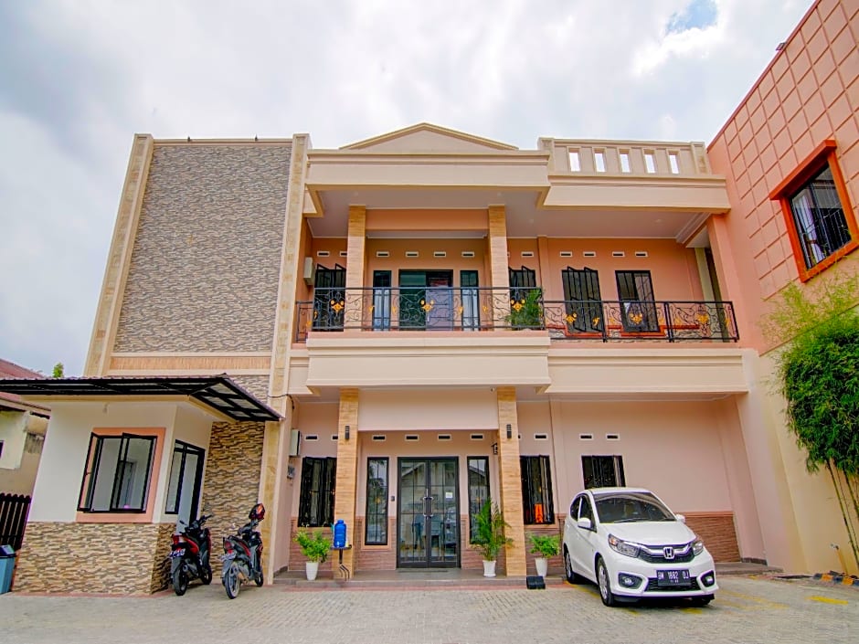 OYO 90233 The Shine Residence