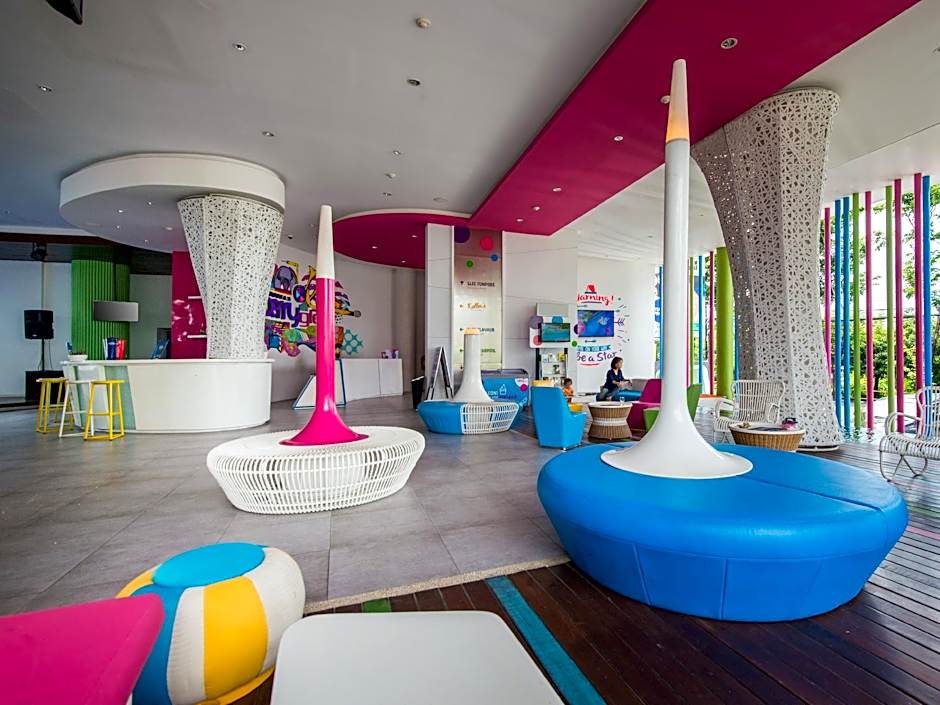 Berry Glee Thematic Hotel