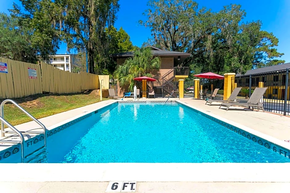 Howard Johnson by Wyndham Tallahassee