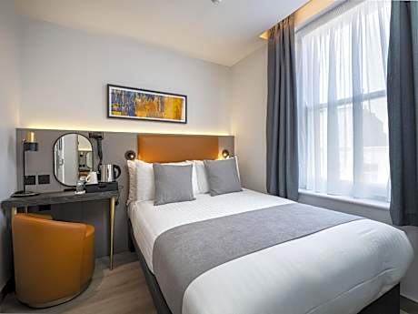 Cozy Double Room with Shower - Non-Smoking